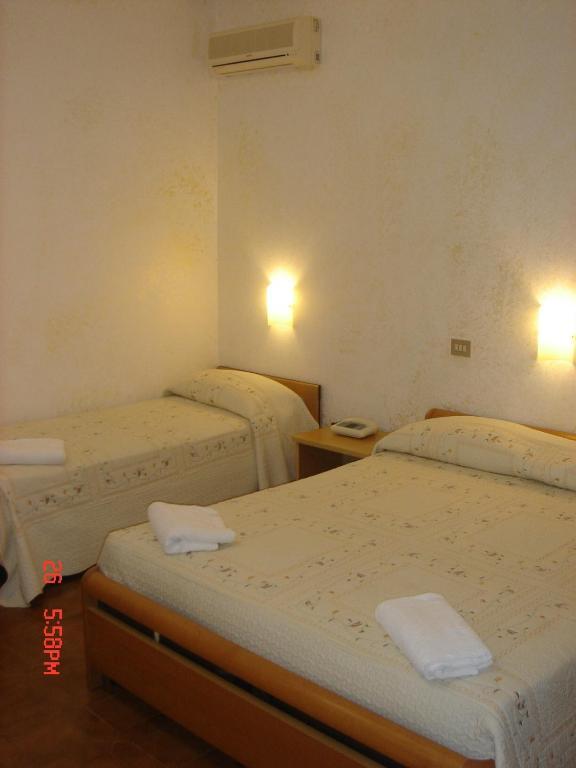 Hotel Ristorante Solari Briatico Szoba fotó